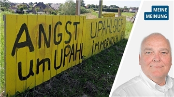Mit einem Schild mit der Aufschrift "Angst um Upahl - Upahl sagt immer noch nein" wird gegen die Gemeinschaftsunterkunft des Dörfchens protestiert.