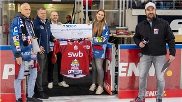 Seier Gruppe und Fischtown Pinguins spenden für guten Zweck