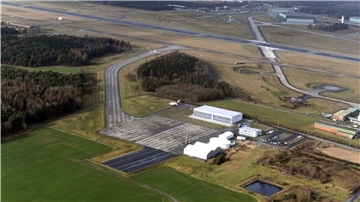Ein Luftbild von dem Flughafen Nordholz in Niedersachsen.