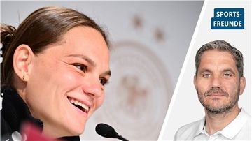 Fußball-Nationalspielerin Giovanna Hoffmann lächelt