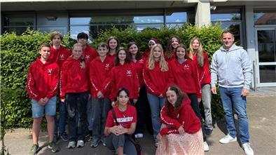 Ein Gruppenbild zeigt die Schulsanitäter des St.-Viti-Gymnasiums.