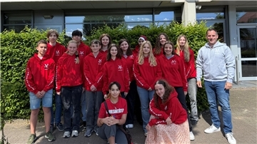 Ein Gruppenbild zeigt die Schulsanitäter des St.-Viti-Gymnasiums.