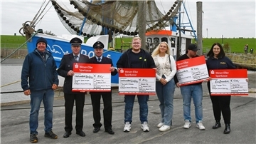 v.l.n.r: Dirk Huck (Vorstand Fischereiverein), Harm und Sven Müller (Brandmeister Spieka Neufeld), Erik Heimbüchel (FW Wremen), Tabea Hagenah (Kurverwaltung), Nico Dehne (Organisator) und Julia Carstens von der DLRG.