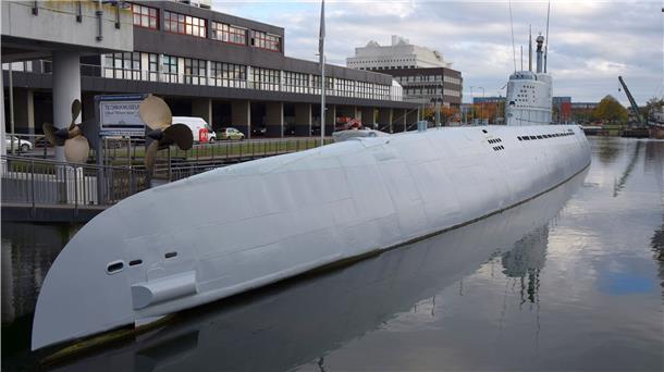 Das U-Boot „Wilhelm Bauer“ liegt seit 1984 als Technikmuseum im Alten Hafen. Mehr als 80.000 „Seh“-Leute besuchen das Unterseeboot in jedem Jahr.