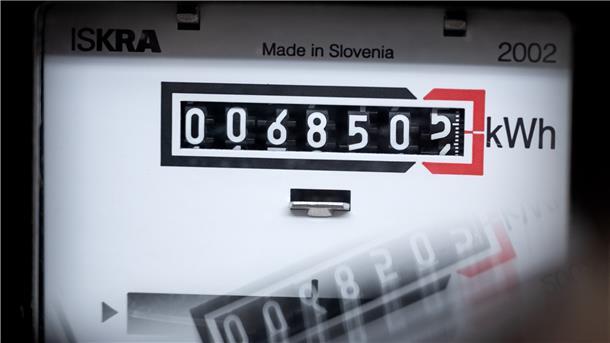 „Unser Traumhaus“: So finden Bauherren den richtigen Strom-Anbieter  Ein Stromzähler zeigt die verbrauchten Kilowattstunden an.