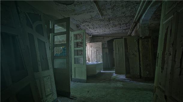 Bilder aus einem Sanatorium im Ostharz. Je länger man hinsieht, desto mehr Details fallen ins Auge.