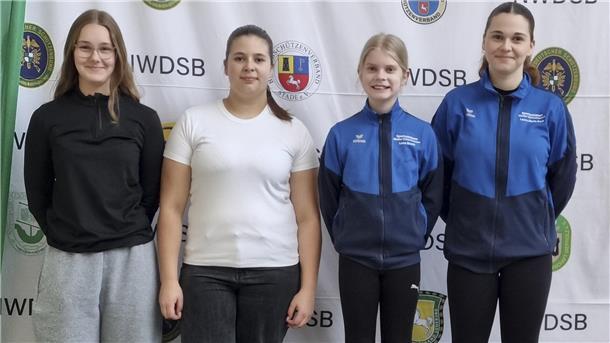 Bildeten die Teams SV Nieder Ochtenhausen II und I: (von links) Leony Schwiemann und Laura Marie Buck sowie Lotta Busch und Mia Schnakenberg.