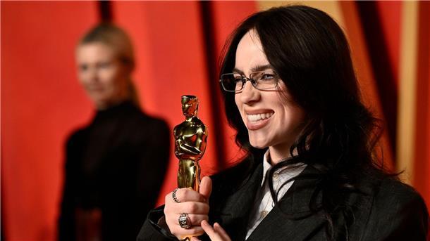 Billie Eilish: Dachte mit zwölf, ich sei eine Versagerin Billie Eilish wurde für ihr Lied „What Was I Made For?“ mit einem Oscar ausgezeichnet.