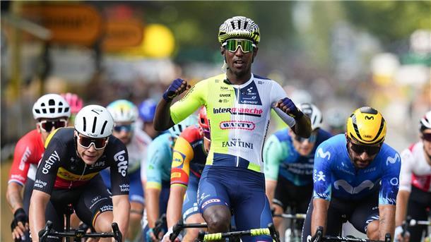 Biniam Girmay aus Eritrea feiert seinen Sieg 
