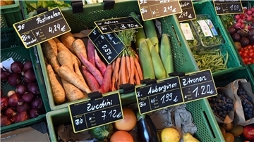 Bio-Gemüse in einem Laden: Die Bundesregierung will das Bio-Wachstum mit verschiedenen Maßnahmen ankurbeln.