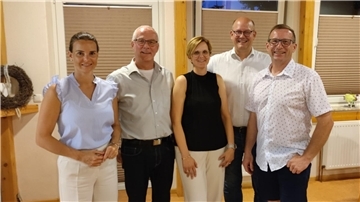 Birgit Gramkow (CDU) möchte Samtgemeindebürgermeisterin in Selsingen und damit Nachfolgerin von Gerhard Kahrs (Zweiter von links) werden. Beim Sommerfest des CDU Selsingen verkündete der Vorsitzende des Gemeindeverbandes, Harald Hauschild, (rechts) die Kandidatur von Gramkow. Prominente Gäste der Veranstaltung: Vanessa Zobel (MdB) und Dr. Marco Mohrmann (MdL).