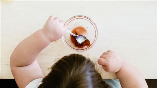 Sind in 25 Jahren ein Drittel aller jungen Menschen zu dick? Bis 2050 könnte es 3,8 Milliarden Erwachsene und 746 Millionen Kinder und Jugendliche mit Übergewicht oder Fettleibigkeit geben. (Archivbild)