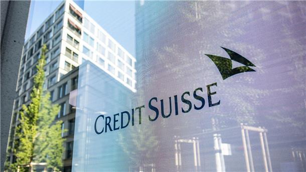 Credit Suisse: Umbau und Einstieg von Saudi National Bank Bis Ende 2025 will die Credit Suisse von heute 52.000 Stellen 17 Prozent abbauen, 2700 davon schon bis Ende dieses Jahres.
