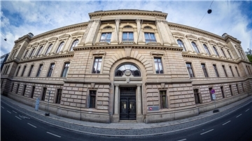 Ehefrau lebendig angezündet? Mann wegen Mord vor Gericht Bis in den Dezember soll zunächst in dem Fall verhandelt werden. (Symbolbild)