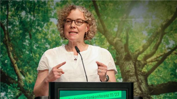 Grüne kritisieren Verschiebung von Klimageld Bis spätestens 2027 soll nach jüngsten Angaben der Bundesregierung das Klimageld eingeführt werden - zu spät, findet Grünen-Fraktionsvize Julia Verlinden. Das Klimageld sei ein wichtiges Projekt der Ampel (Archivbild).