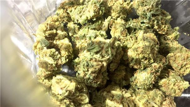 Medizin sieht Cannabis-Freigabe kritisch Bis zur Volljährigkeit soll Cannabis nach dem geplanten Gesetz verboten bleiben.