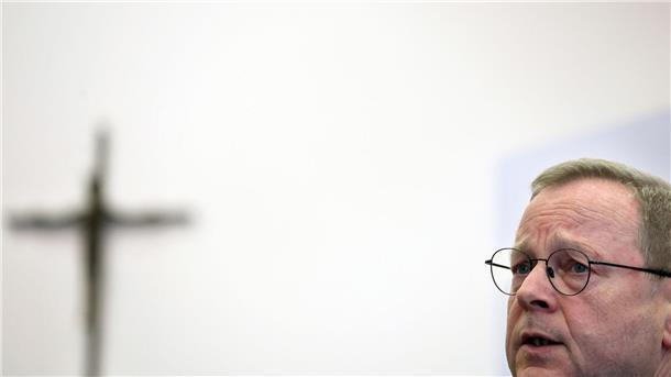 Bischof Georg Bätzing kündigt an, dass „bald“ eine deutsche Delegation nach Rom reisen wird.