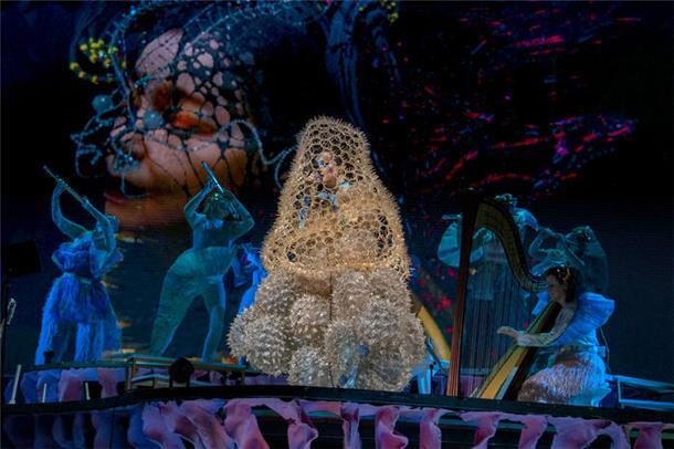 Björk auf ihrer „Cornucopia“-Tour