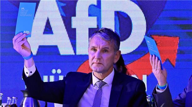 Björn Höcke ist Partei- und Fraktionschef der vom Verfassungsschutz als rechtsextrem eingestuften Thüringer AfD.