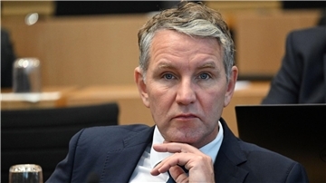 Björn Höcke soll im Dezember in Gera bei einer Versammlung den Spruch „Alles für Deutschland“ verwendet haben, die verbotene Losung der Sturmabteilung (SA), der paramilitärischen Kampforganisation der NSDAP.