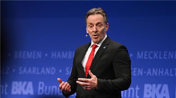 Gewaltkriminalität im ersten Halbjahr 2023 gewachsen BKA-Präsident Holger Münch in Wiesbaden.