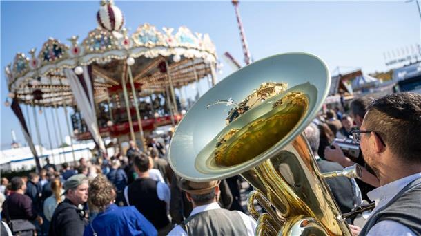 Wiesn-Countdown: Viel Bier, kein Joint - und mehr Sicherheit Blasmusik gehört zur Wiesn.
