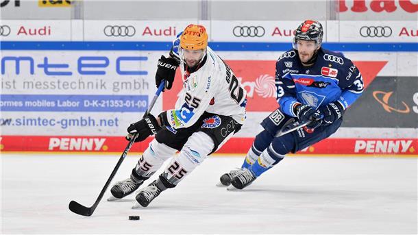 Die Pinguins stehen im Halbfinale - historischer Tag im Bremerhavener Eishockey Blaz Gregorc (links) bestritt erst sein drittes Spiel im Pinguins-Tor, fügte sich aber nahtlos ein.