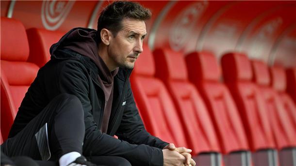 Bleibt erst einam auf der Nürnberger Trainerbank. Miroslav Klose.
