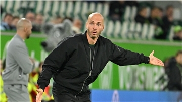 Bleibt vorerst Wolfsburg-Trainer: Der Niederländer Paul Simonis.