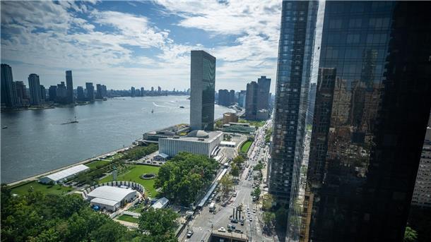Blick auf das Gebäude der Vereinten Nationen in New York. Für die Generaldebatte der UN-Vollversammlung haben sich über 140 Staats- und Regierungschefs angekündigt.