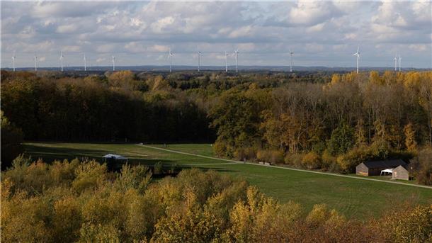Varusschlacht in Kalkriese? - Metallanalysen sprechen dafür Blick auf das Grabungsgelände des Museums „Varusschlacht im Osnabrücker Land - Museum und Park Kalkriese“. Eine neue wissenschaftliche Methode scheint Kalkriese als Ort der Varusschlacht zu bestätigen.