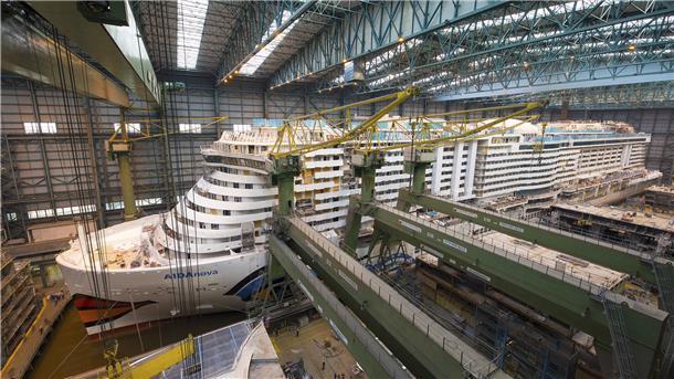 Blick auf das Kreuzfahrtschiff „Aida Nova“. Vor der Corona-Krise waren die Auftragsbücher in Papenburg prall gefüllt.