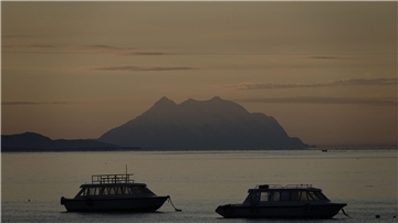 Blick auf den Illimani-Berg am Titicacasee.