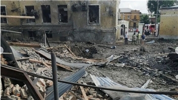 Blick auf den Ort der Explosion in Taganrog. Am Freitagnachmittag hatten russische Behörden den Einschlag in der Nähe eines Cafés im Zentrum der südrussischen Großstadt gemeldet.