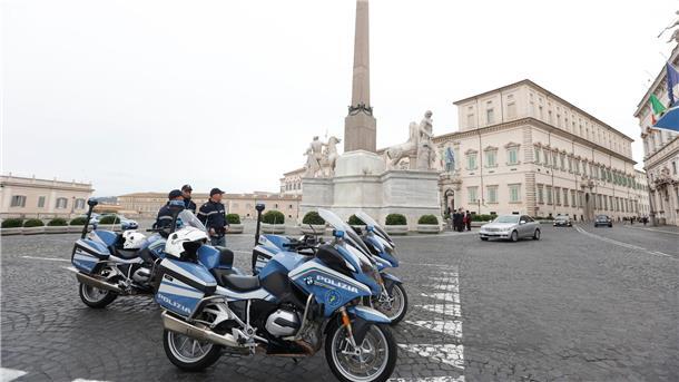 Präsident Selenskyj in Rom - Italien sichert Hilfe zu Blick auf den Präsidentenpalast Quirinale in Rom, wo der ukrainische Präsident Selenskyj mit dem italienischen Staatspräsidenten Mattarella zusammentreffen wird.