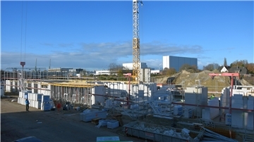 Blick auf die aktuelle Baustelle in Wulsdorf. Das Erdgeschoss steht bereits. Untergebracht wird hier eine Krippe für 40 Kinder.
