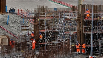 Blick auf die Bauarbeiten der Ostseetunnel-Baustelle in Puttgarden auf der Insel Fehm.