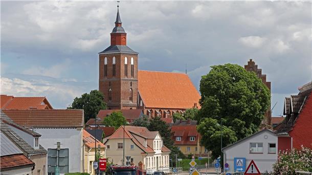 Blick auf die Innenstadt von Altentreptow, wo sich die Schule der 13-jährigen befindet, die nach mutmaßlichem Drogenmissbrauch gestorben ist.