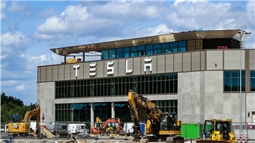 Blick auf die Tesla-Gigafactory in Grünheide bei Berlin.
