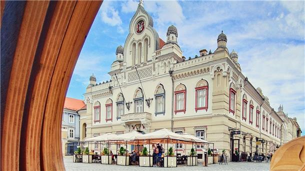 Südosten Europas will mit Kulturhauptstädten glänzen Blick auf ein Verwaltungsgebäude der serbisch-orthodoxen Kirche am Unionsplatz in Temeswar.