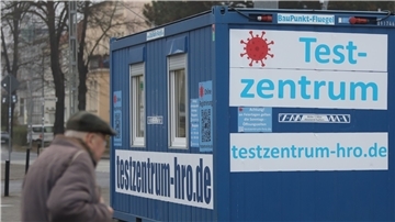 Blick auf eine Teststation am Rostocker Hauptbahnhof.