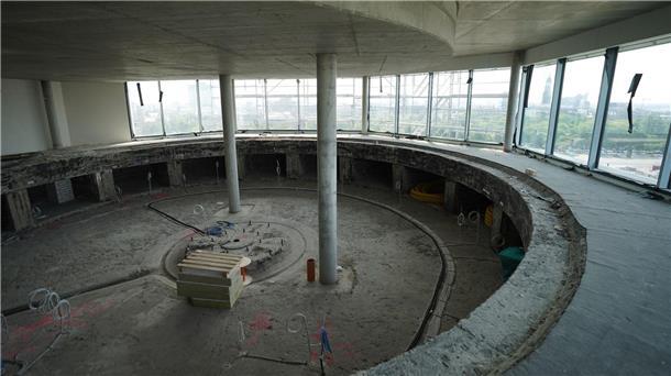 Blick auf einen ehemaligen Flak-Geschützstand auf dem Dach des Hochbunkers. Die Begrünung und der Aufbau soll noch in diesem Jahr abgeschlossen werden.