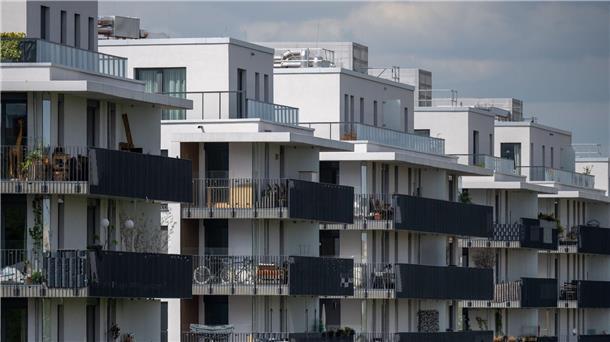 SPD-Fraktionsspitze will Mieterhöhungen stark begrenzen Blick auf Neubau-Wohnungen im Berliner Bezirk Schöneberg.