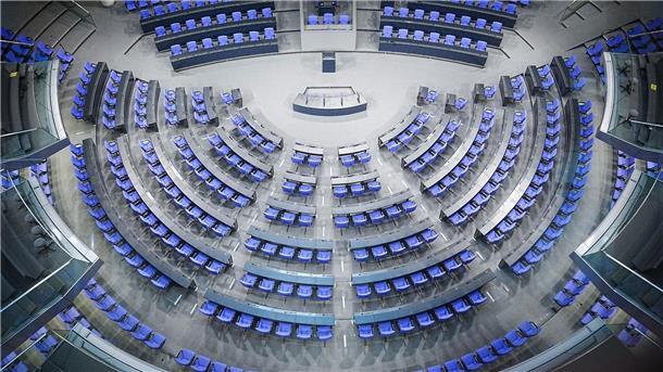 Streit um Wahlrechtsreform - Union gesprächsbereit Blick in den Plenarsaal des Bundestags zu Beginn der Sitzungswoche. Mit der Wahlrechtsreform, die SPD, Grüne und FDP vorschlagen, soll der Bundestag auf seine Regelgröße schrumpfen.