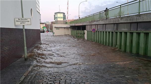 Blick in die Stadt. Bis zu 3 Meter über dem mittleren Hochwasser soll der Pegelstand erreichen.