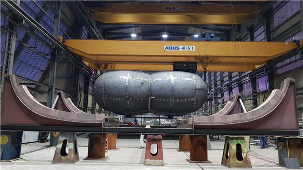 Blick in eine der Produktionshallen von Stahlbau Nord im Fischereihafen. Im Auftrag der Reederei Hurtigruten aus Norwegen bauen Stahlbau Nord und Bredo Dry Docks GmbH insgesamt drei sogenannte LNG-„Bi-Nut-Tanks“.