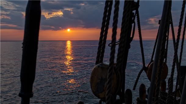 So magisch fotografieren unsere Influencer die Maritimen Tage Blöcke, Meer, Sonne, Wolken, Licht: was für eine magische Stimmung. Eingefangen an Bord der „Zuiderzee“.