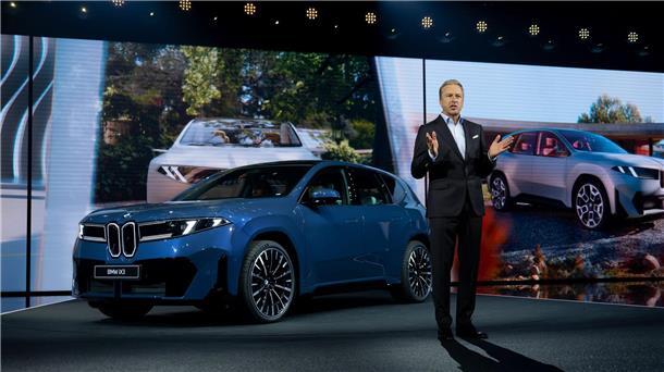 IAA in schwieriger Zeit - womit die Autobranche Kunden lockt BMW-Chef Zipse bei der Vorstellung des iX3. (Archivbild)