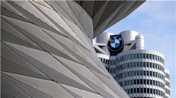 BMW profitierte von höheren Preisen für Neuwagen.
