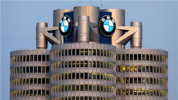BMW zeigt sich in der aktuellen Krise der deutschen Autoindustrie bisher robuster als die Konkurrenz. (Archivbild)